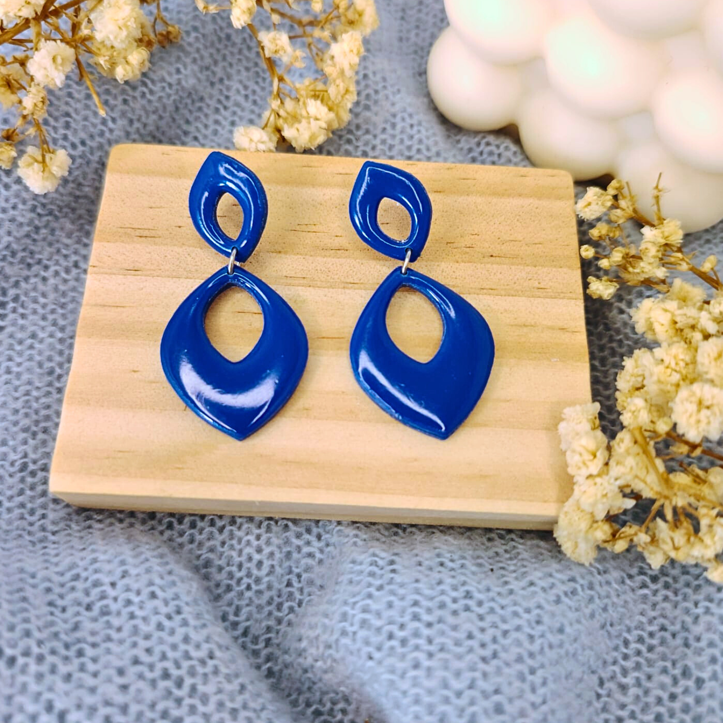Aurora Drop Blue – Moderne naušnice od polimerne gline (ručni rad)