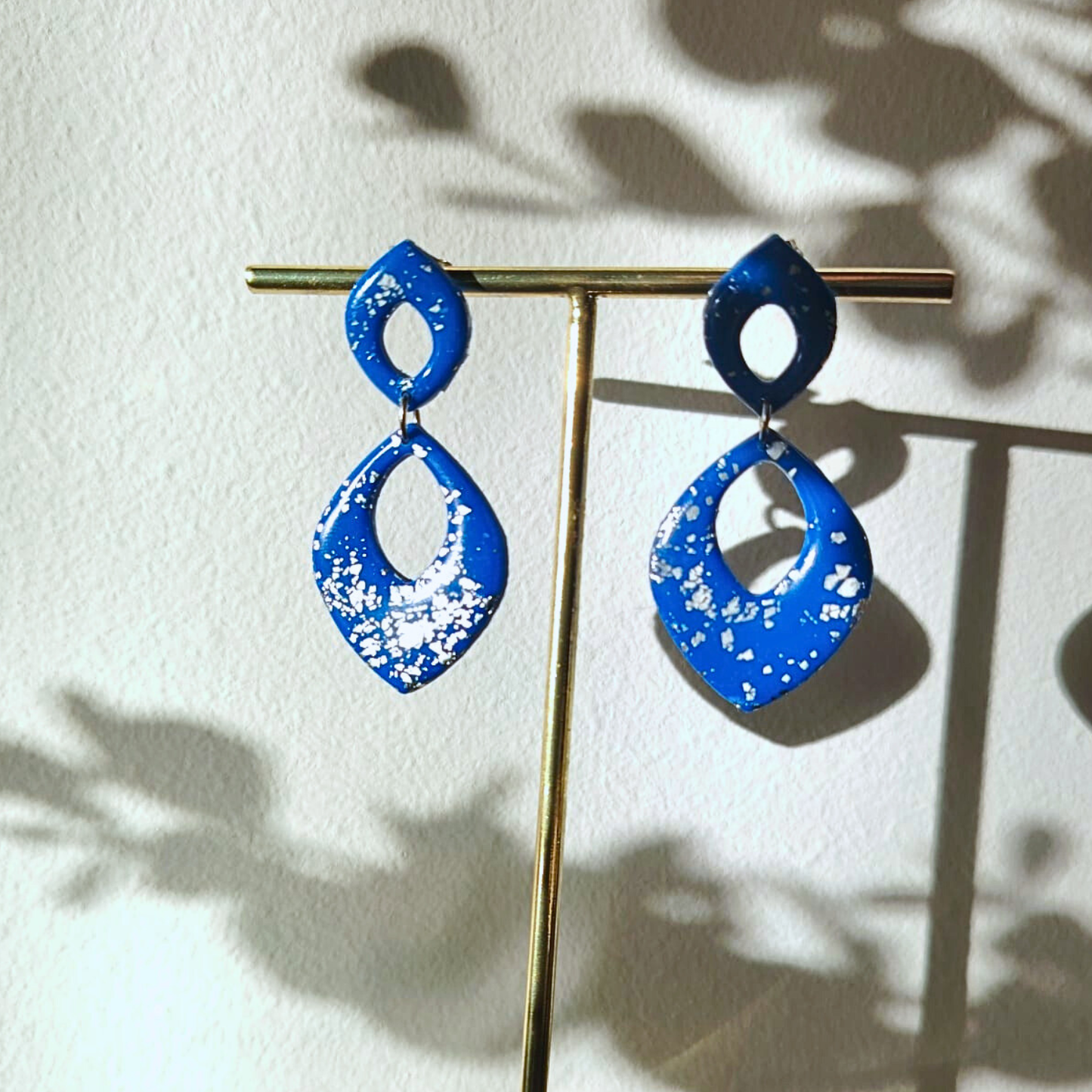 Aurora Drop Blue – Moderne naušnice od polimerne gline (ručni rad)