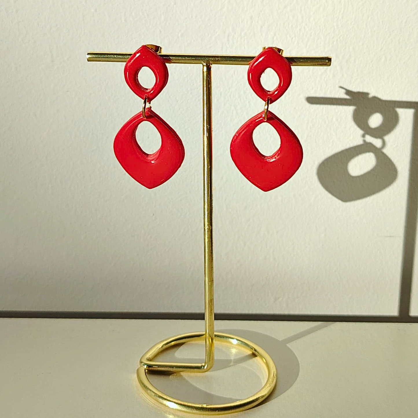 Aurora Drop Red – elegantne ručno rađene naušnice za svaki stil / Božićno izdanje