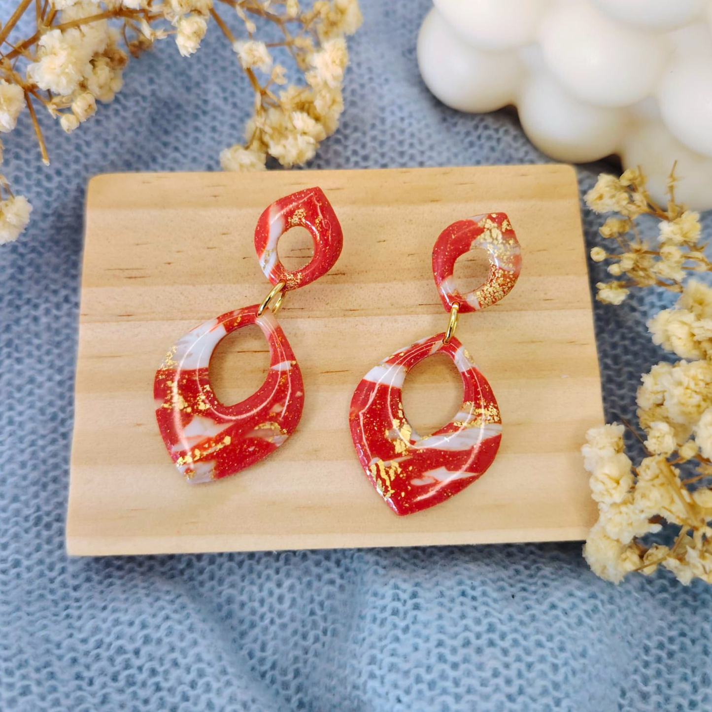 Aurora Drop Red – elegantne ručno rađene naušnice za svaki stil / Božićno izdanje