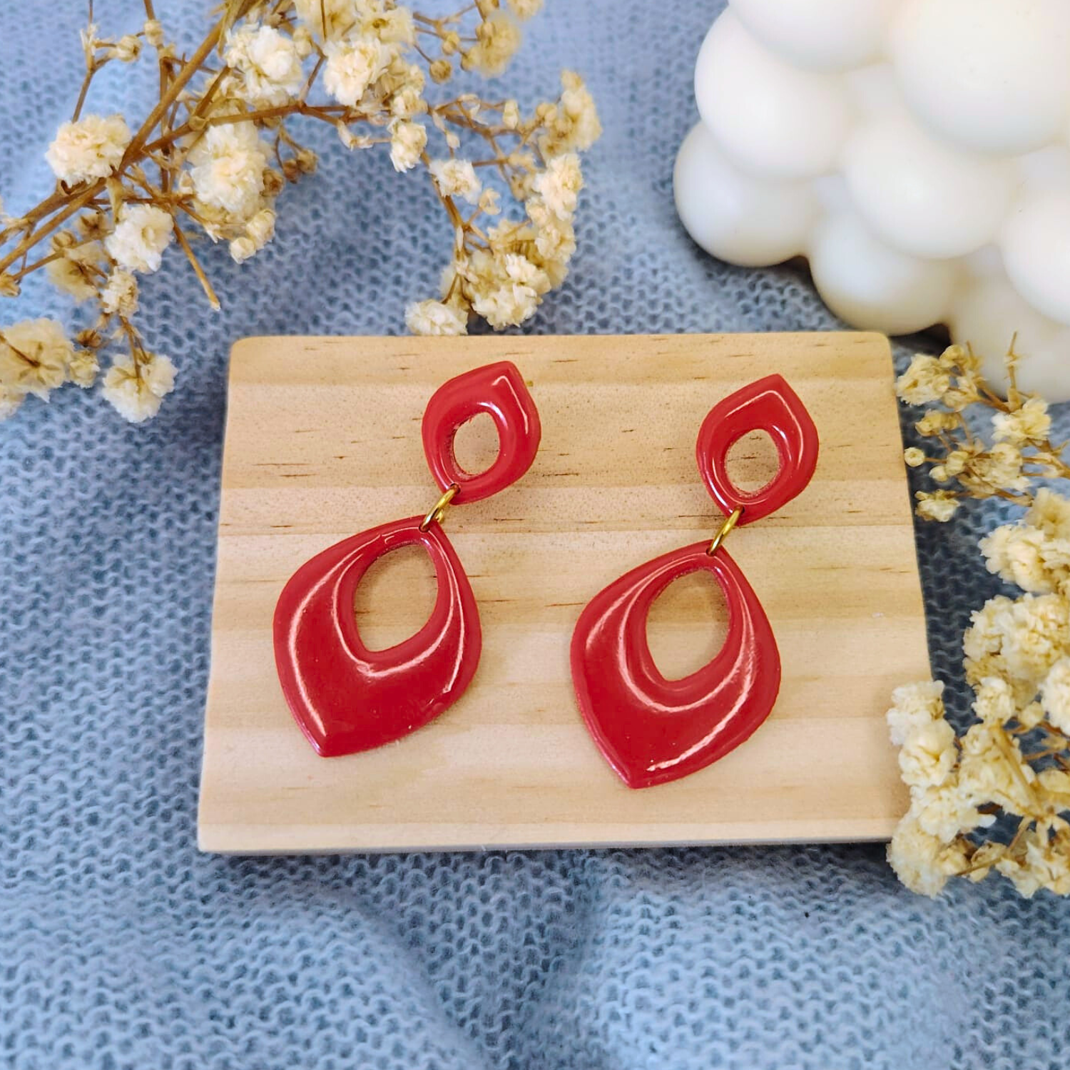 Aurora Drop Red – elegantne ručno rađene naušnice za svaki stil