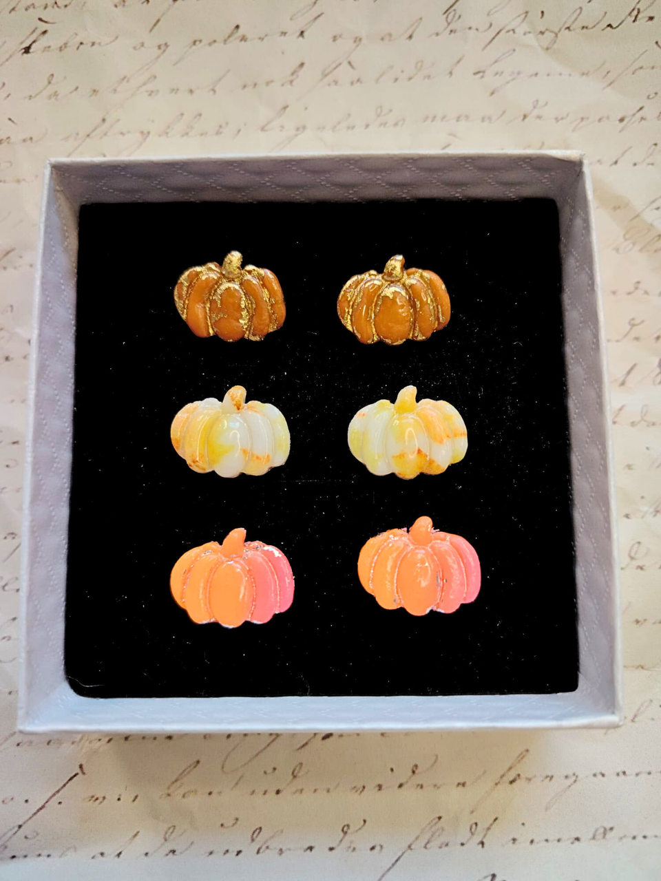 Mini Pumpkin naušnice od polimerne gline – stud design