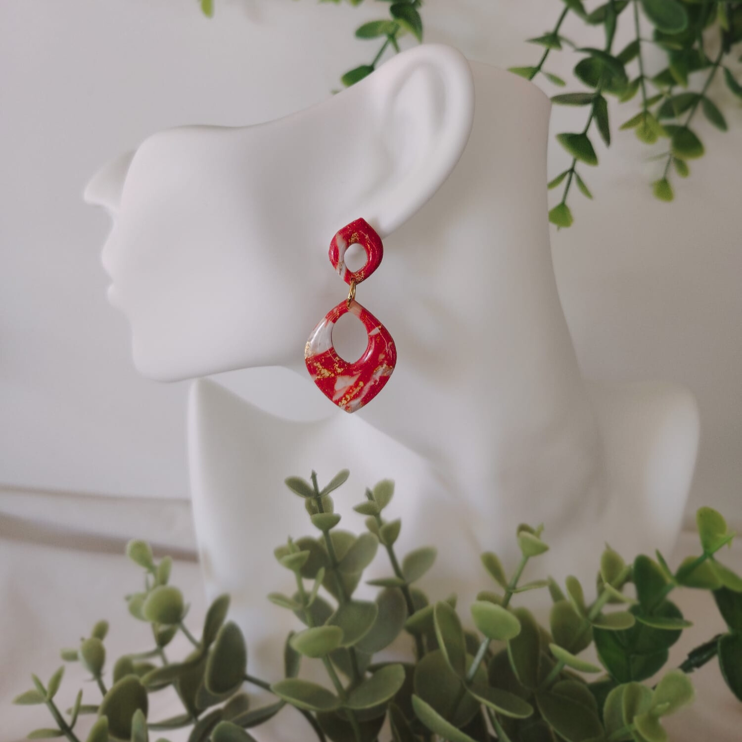 Aurora Drop Red – elegantne ručno rađene naušnice za svaki stil