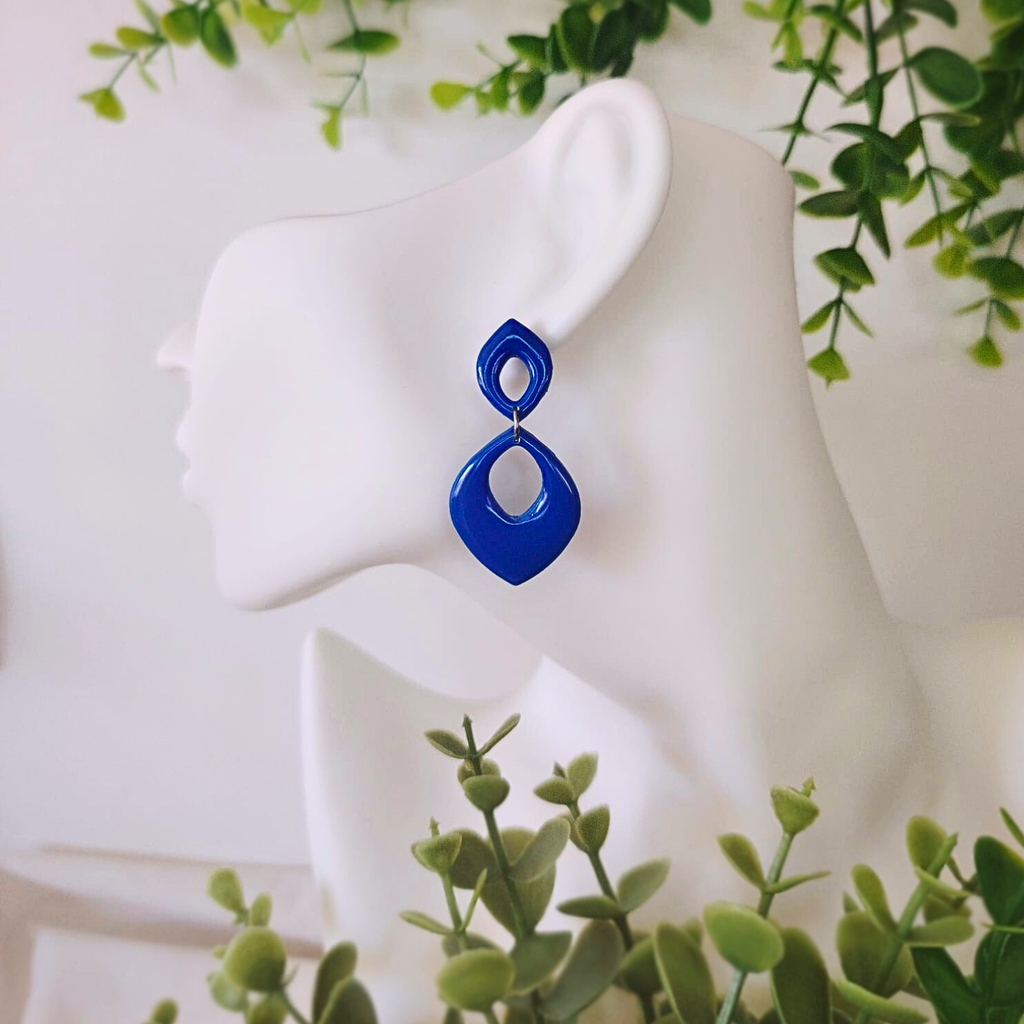 Aurora Drop Blue – Moderne naušnice od polimerne gline (ručni rad)