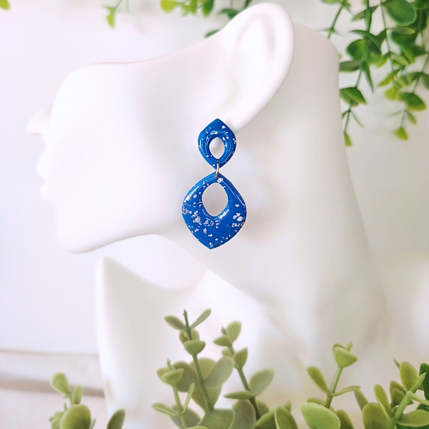 Aurora Drop Blue – Moderne naušnice od polimerne gline (ručni rad)