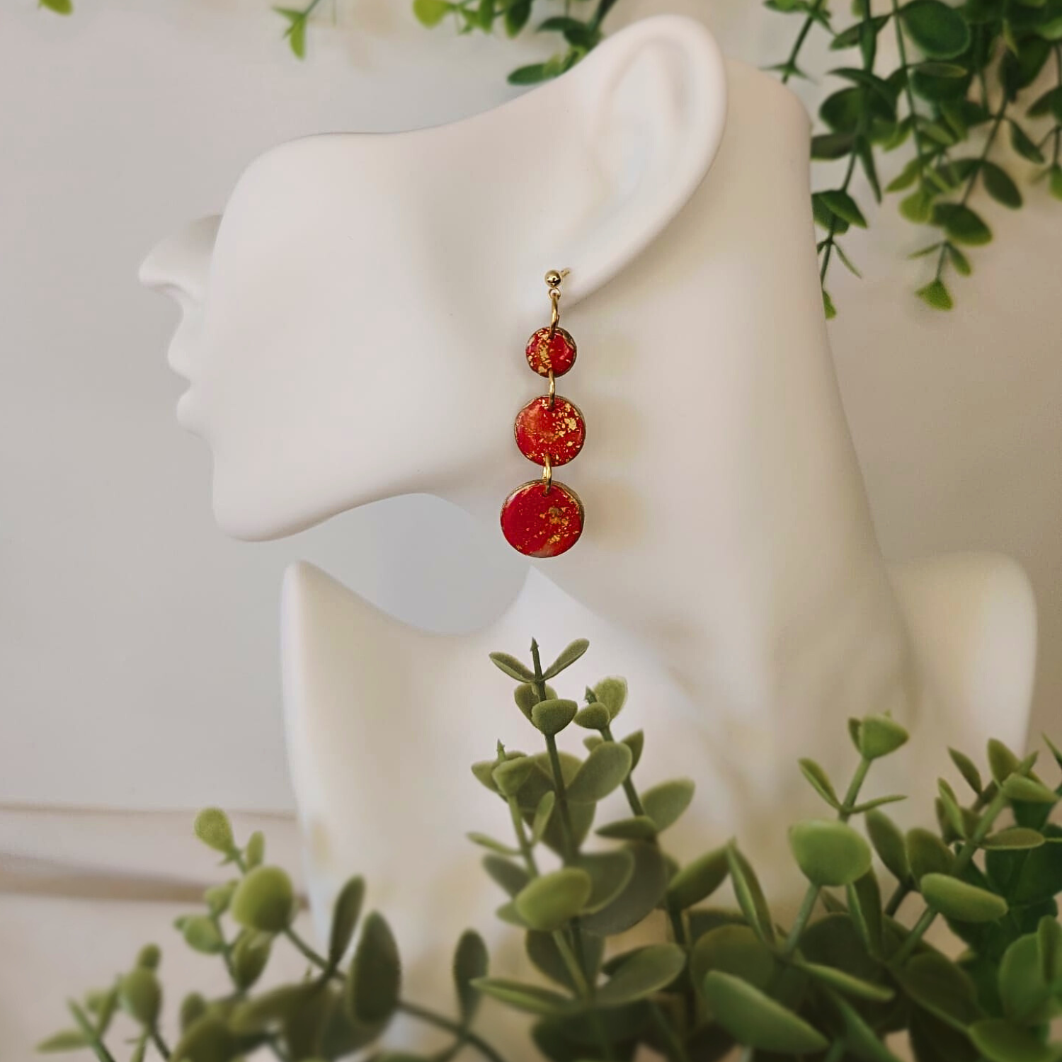 Trinity Circle Earrings – Naušnice od tri kruga u crvenim tonovima