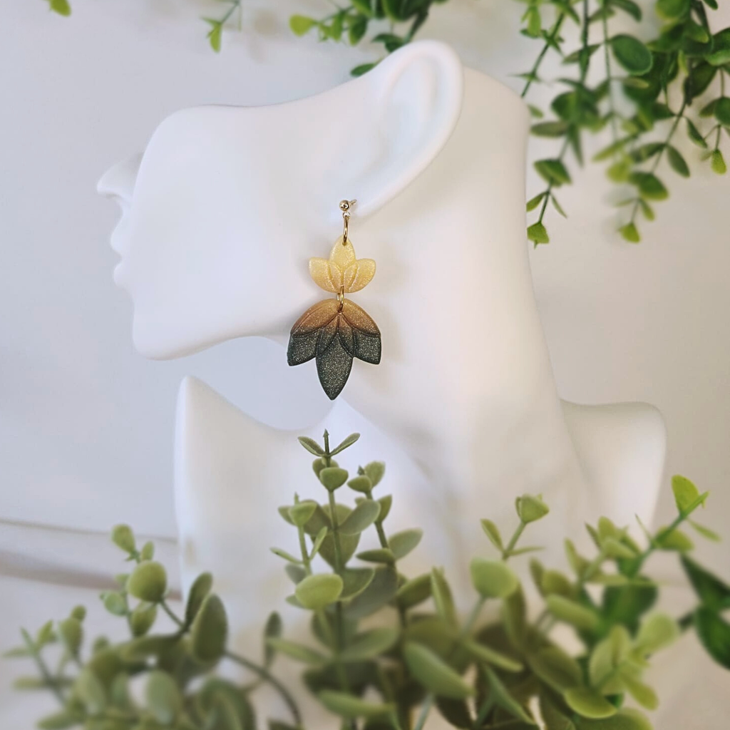 Olive Fade Earrings – Ručno izrađene naušnice od gline