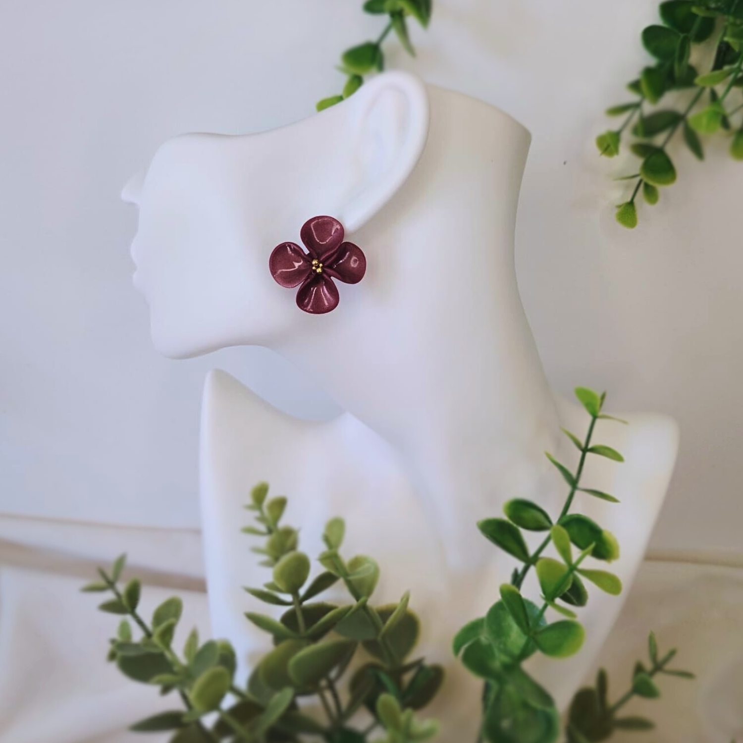 Velvet Petal – Crveno-ljubičaste naušnice - Sjaj / Mat