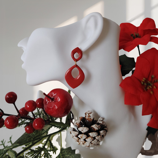 Aurora Drop Red – elegantne ručno rađene naušnice za svaki stil / Božićno izdanje
