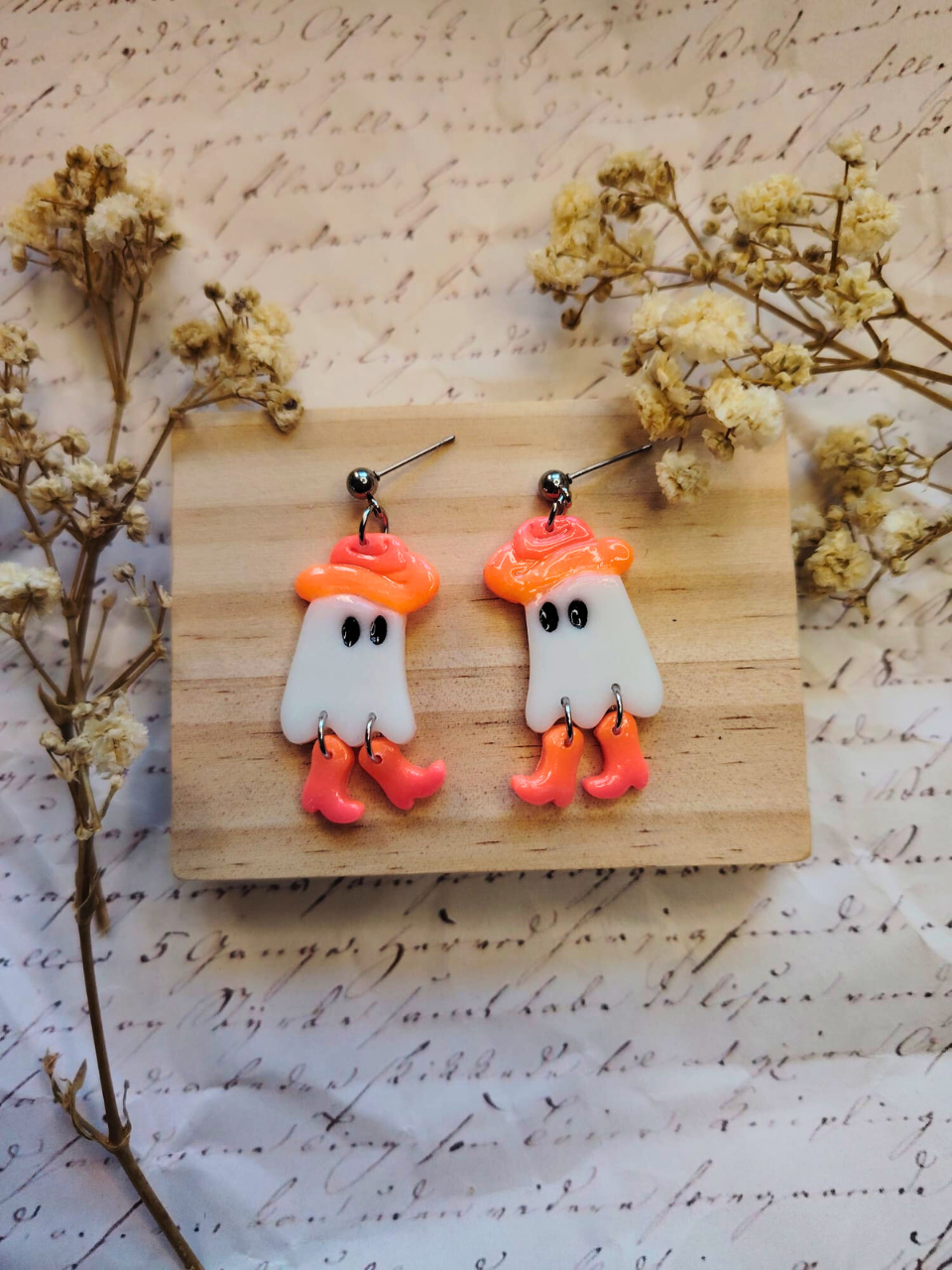 Cowboy Ghost naušnice od gline – unikatni dizajn