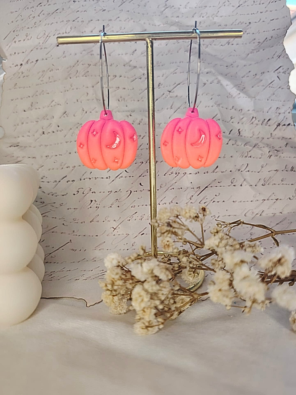 Neon Lunar Pumpkin naušnice od gline – Halloween