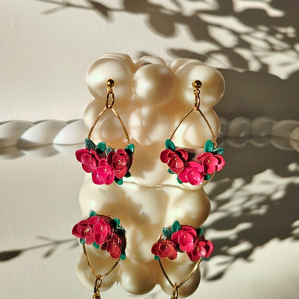 Romantic Drop Earrings – Crveno cvijeće u zlatnoj kapljici