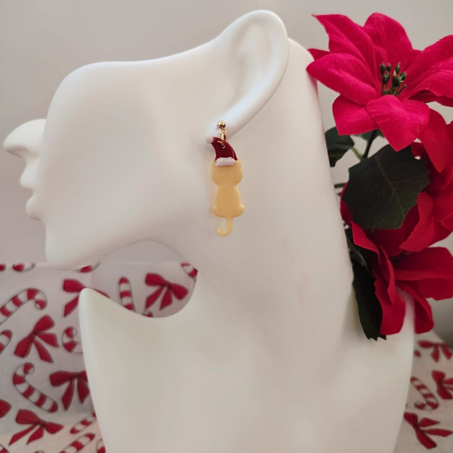 Božićne Naušnice – Mačka s Crvenom Kapicom