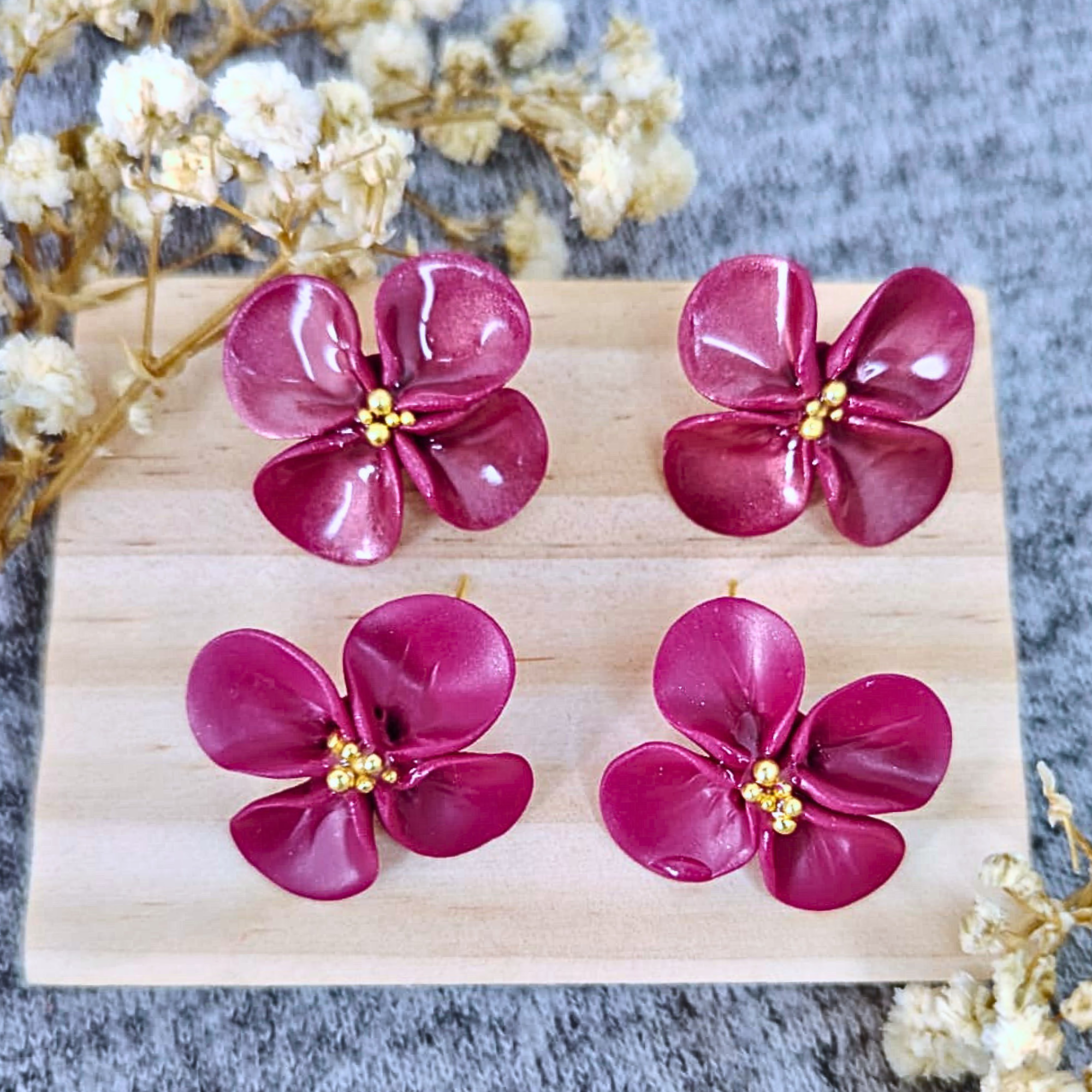 Velvet Petal – Crveno-ljubičaste naušnice - Sjaj / Mat