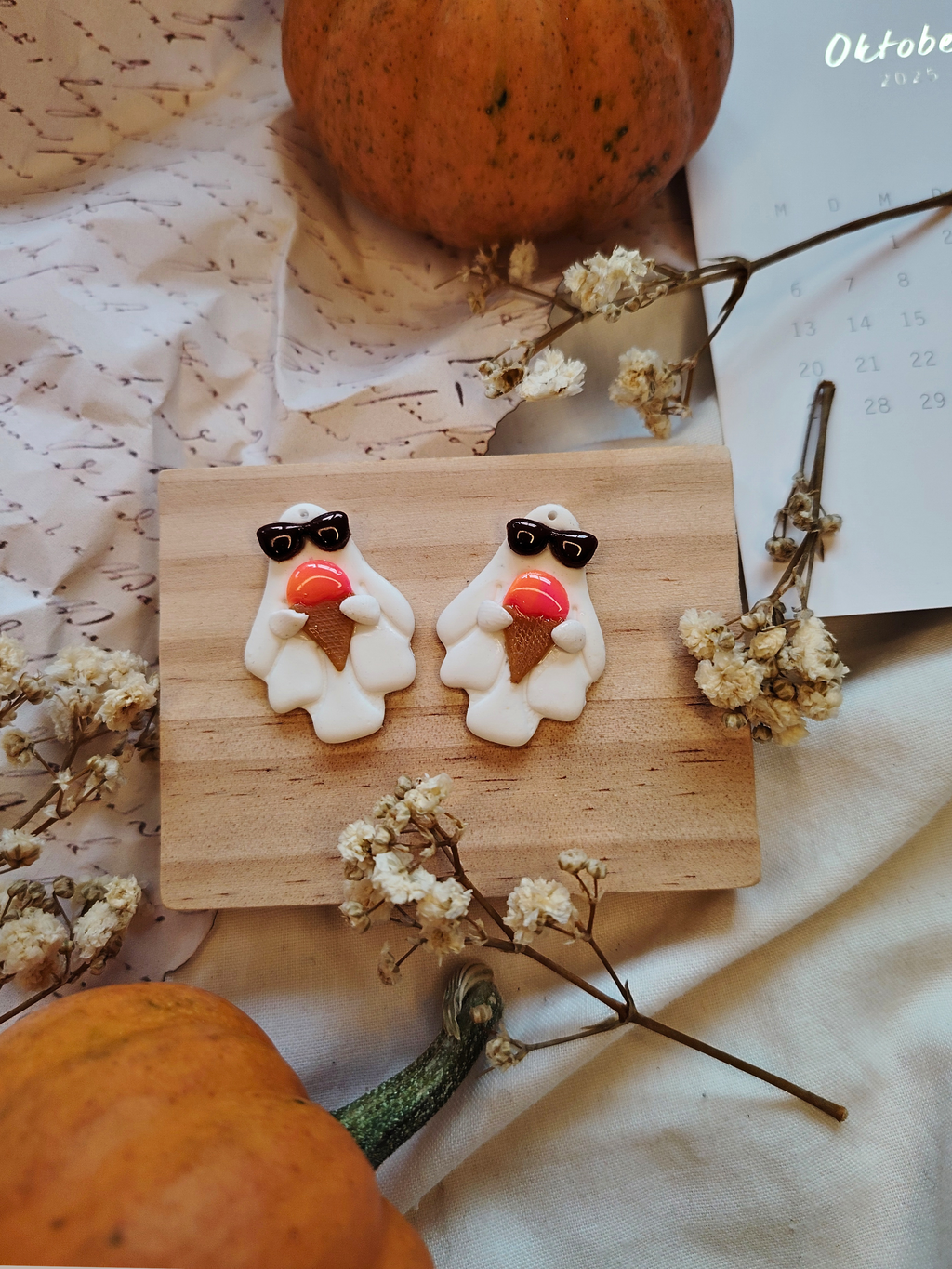 Ručno rađene duh naušnice od polimerne gline – Sunny Ghost