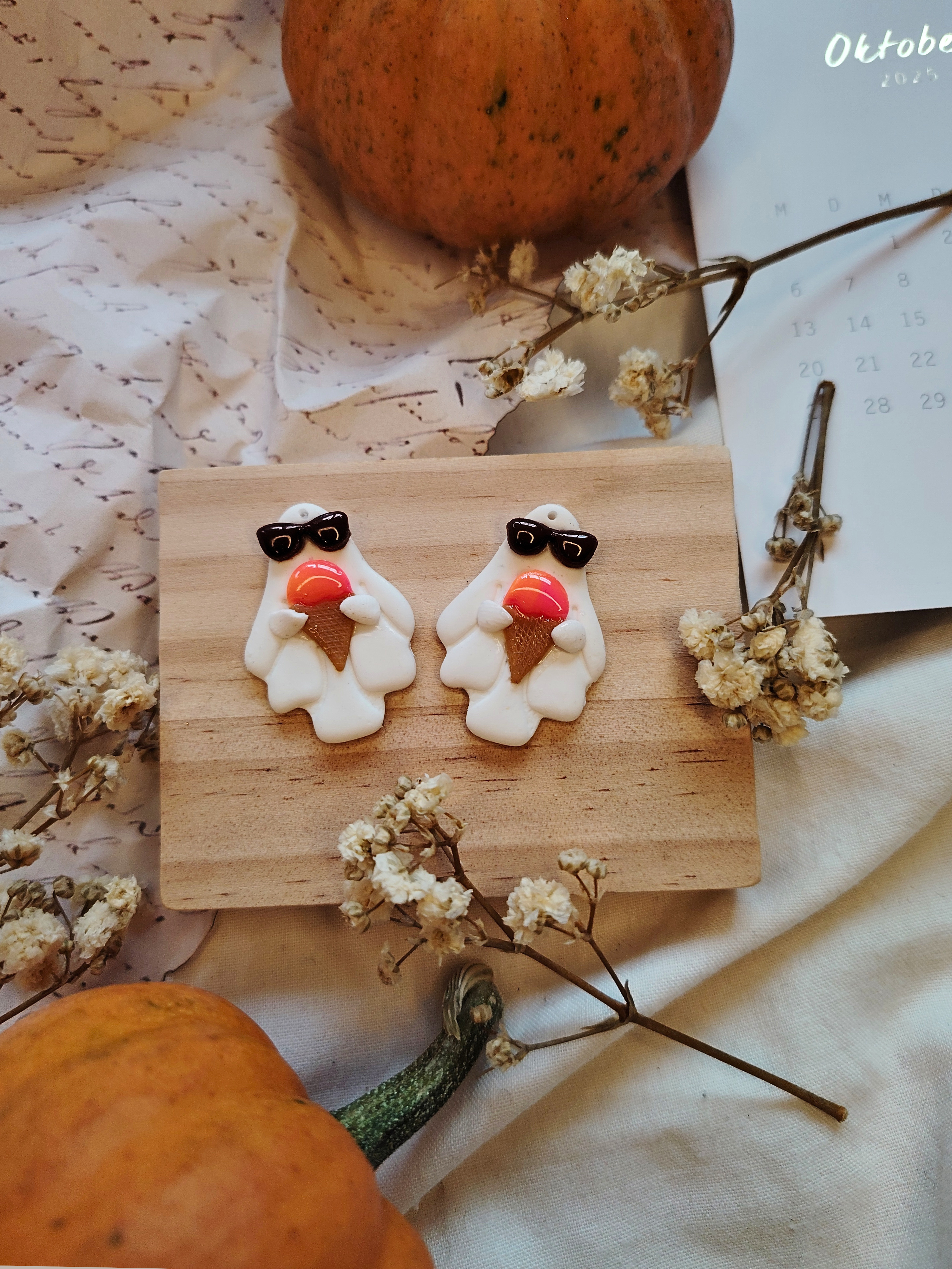 Ručno rađene duh naušnice od polimerne gline – Sunny Ghost