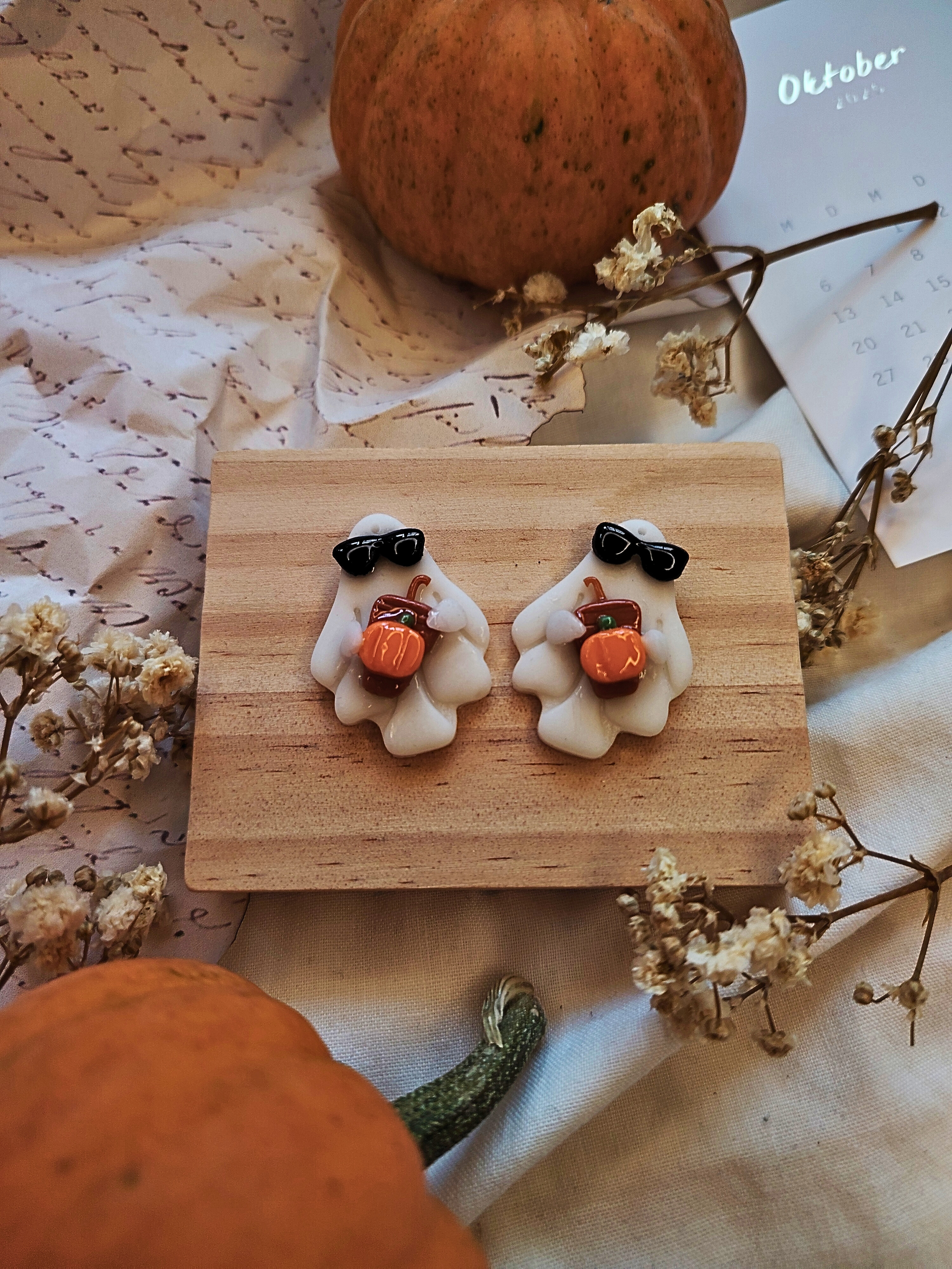 Pumpkin Spice Ghost naušnice – Halloween ručni rad