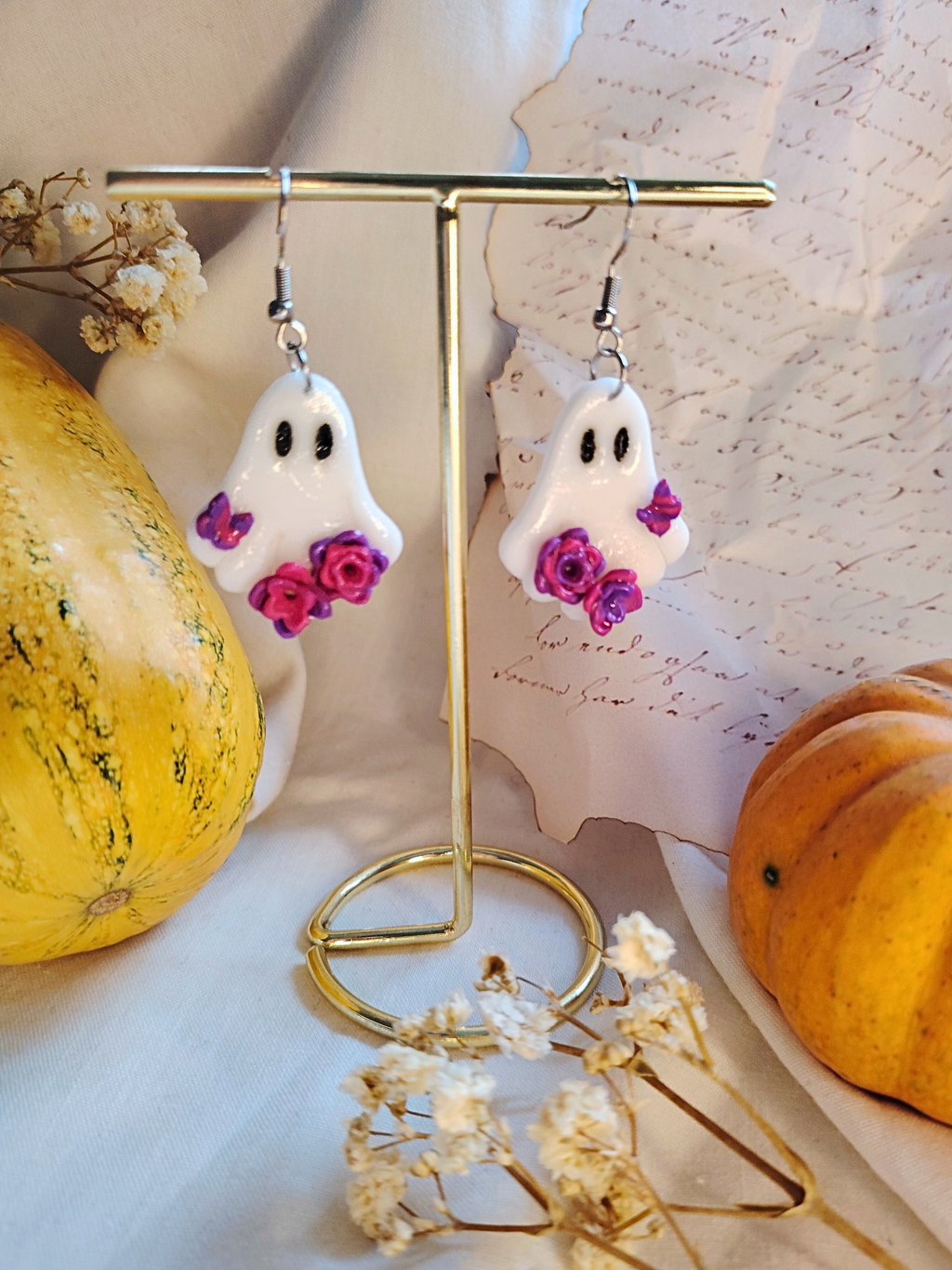 Blooming Ghost naušnice od gline – ručni rad