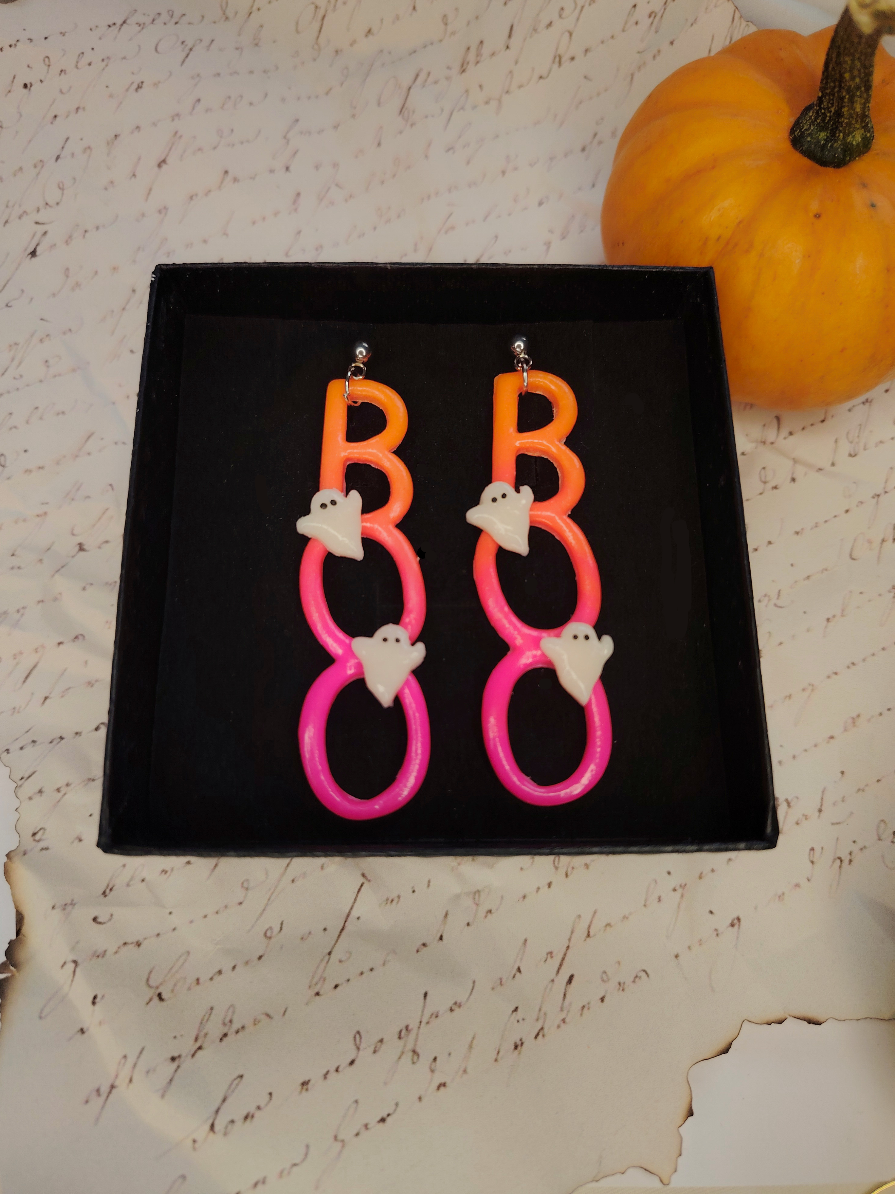 Neon Halloween naušnice od polimerne gline – Spooky Boo