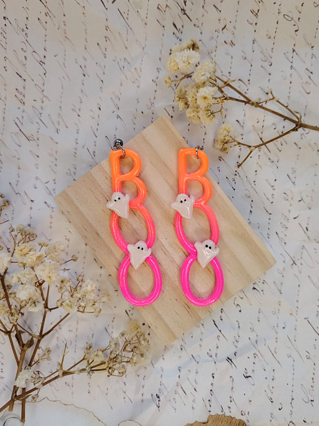 Neon Halloween naušnice od polimerne gline – Spooky Boo