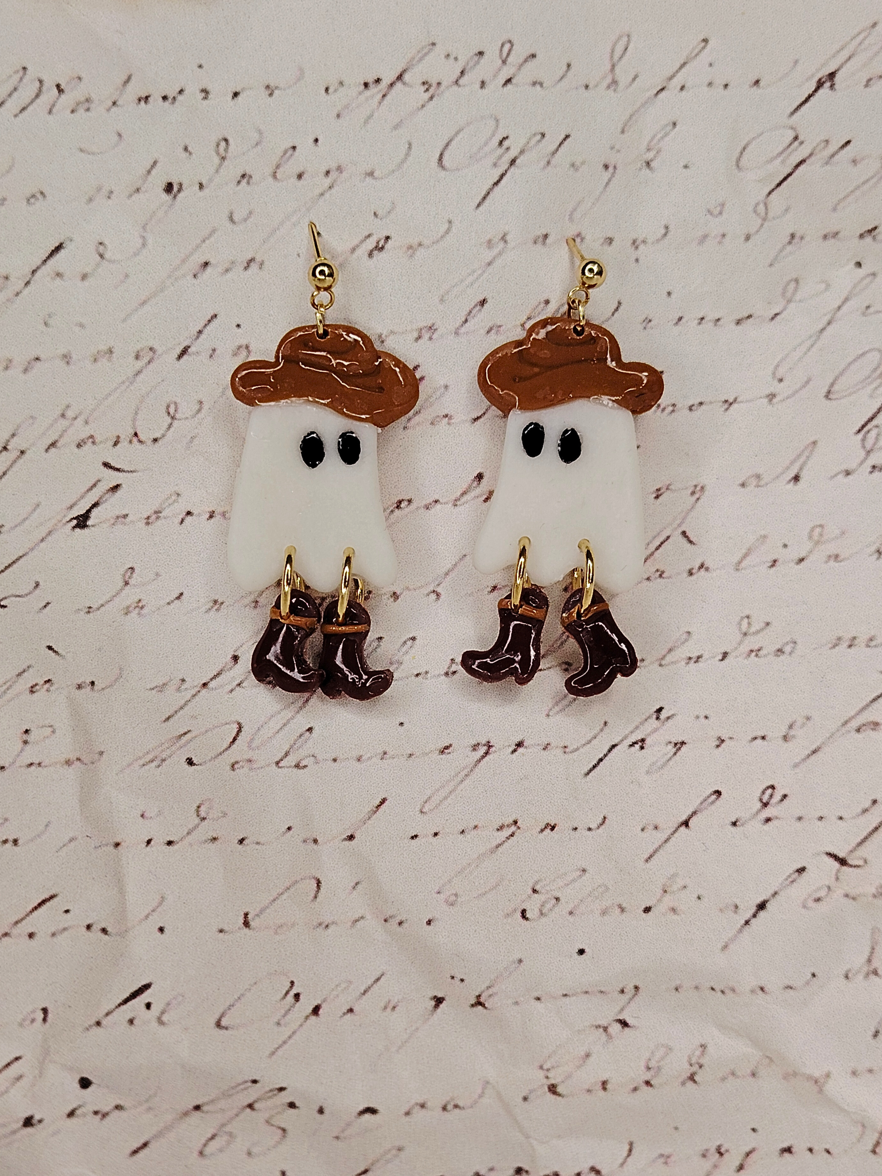 Cowboy Ghost naušnice od gline – unikatni dizajn