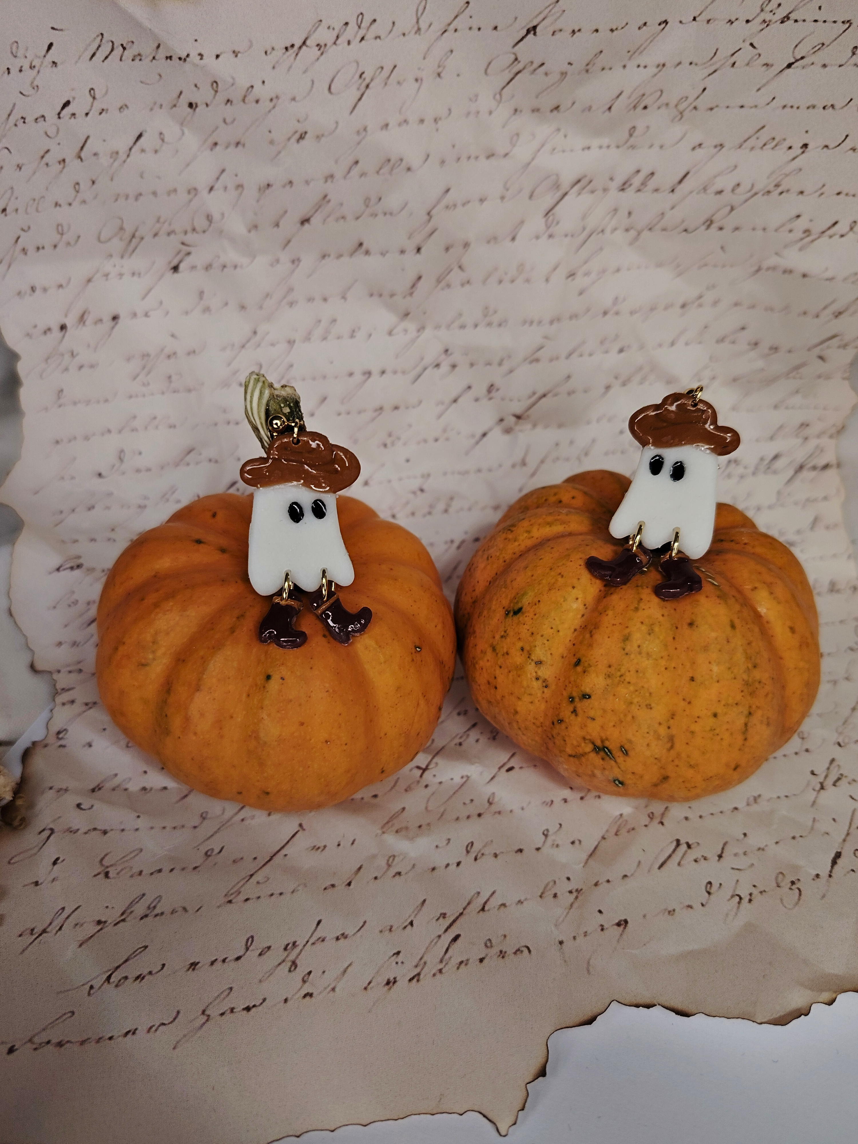 Cowboy Ghost naušnice od gline – unikatni dizajn