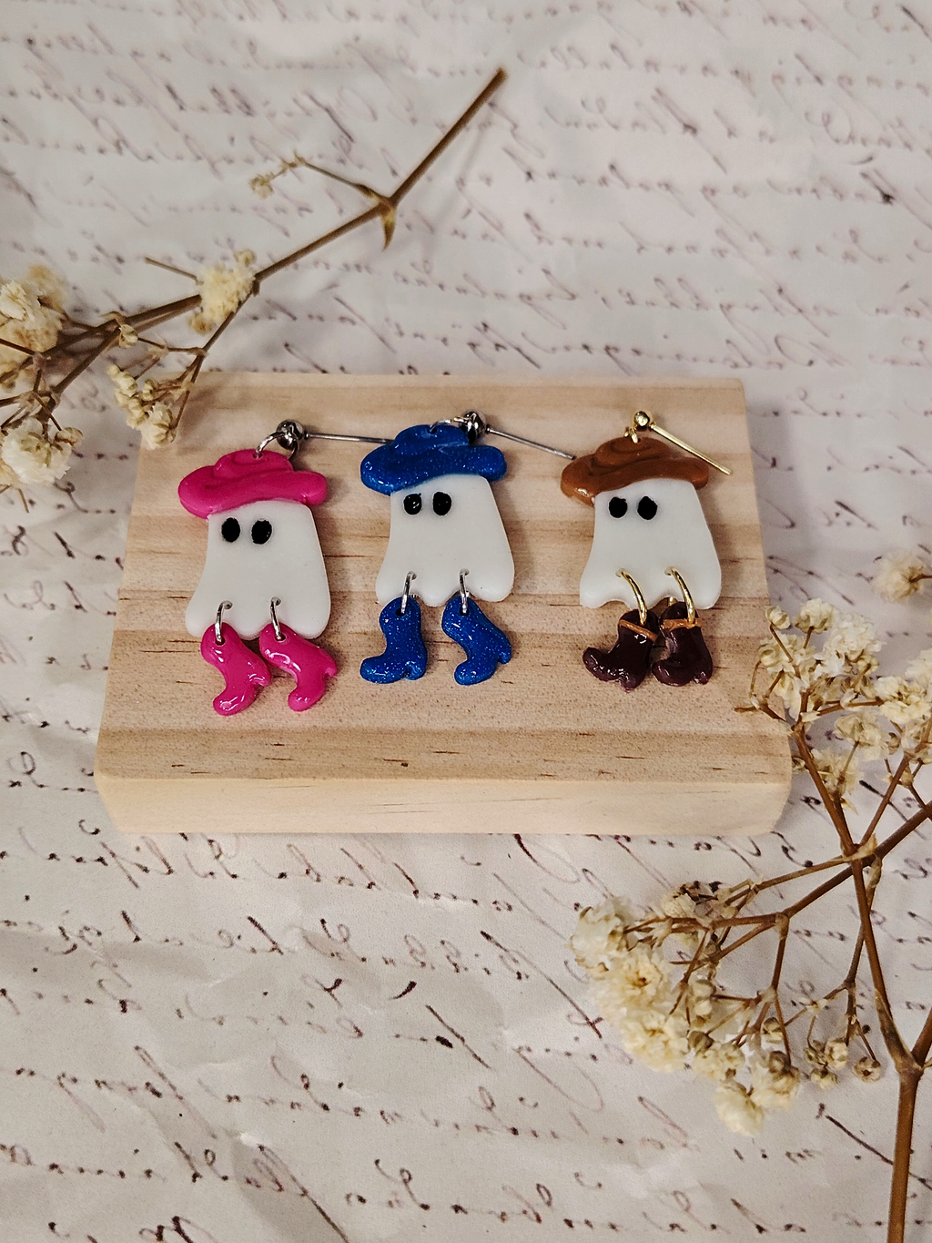 Cowboy Ghost naušnice od gline – unikatni dizajn