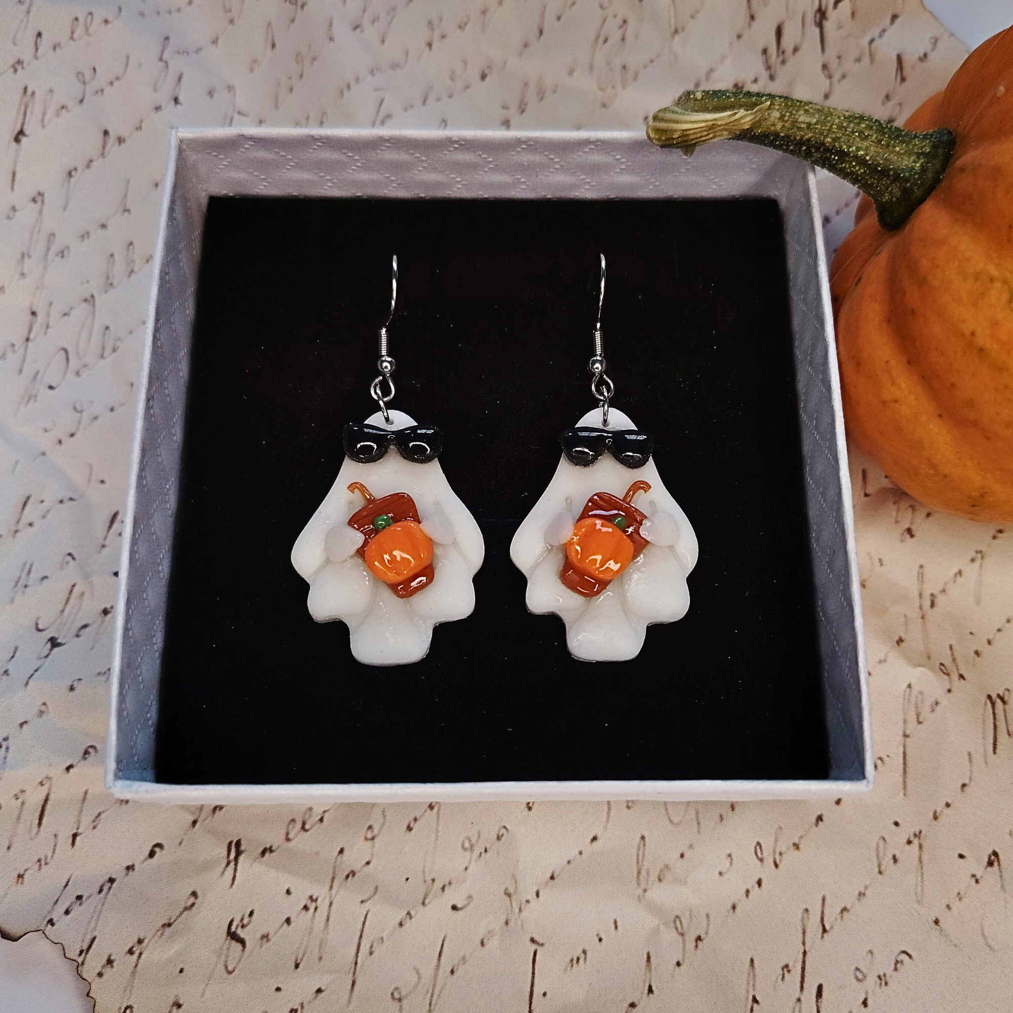 Pumpkin Spice Ghost naušnice – Halloween ručni rad