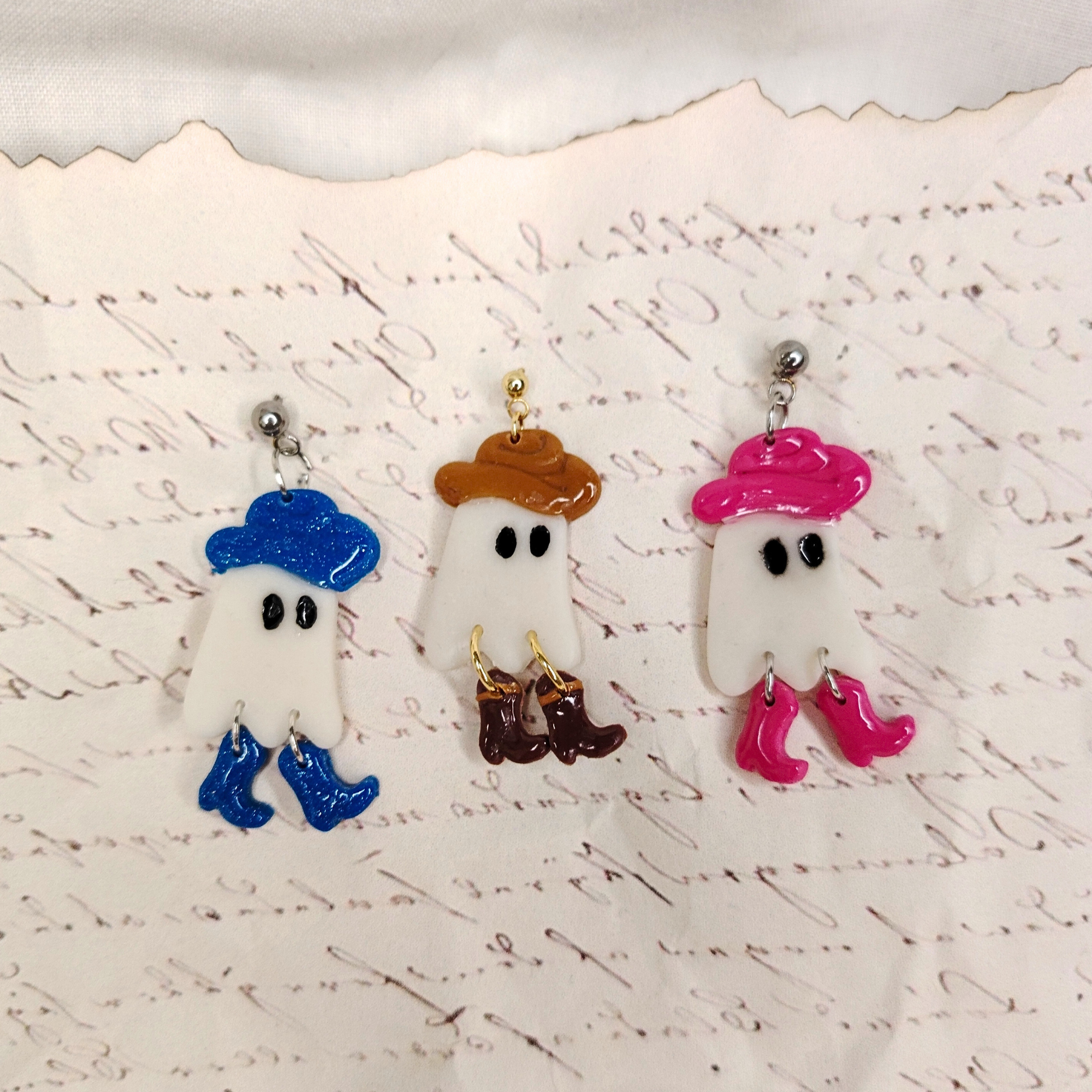 Cowboy Ghost naušnice od gline – unikatni dizajn