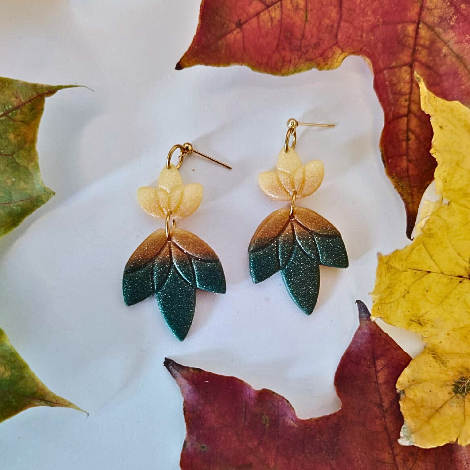 Olive Fade Earrings – Ručno izrađene naušnice od gline